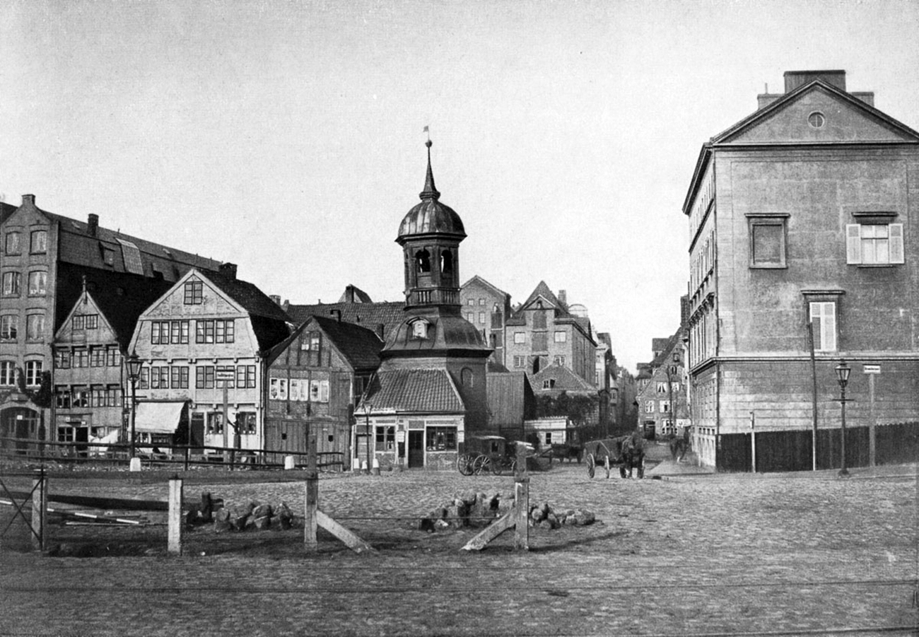 The chapel at Sankt Annen was built in the 16th century and demolished during the French occupation except for the tower. The tower itself was demolished in 1869. Between Binnenalster and Baumwall - The old Hamburg in the mirror of photography 1855-1888. Rolf Müller, 1957
