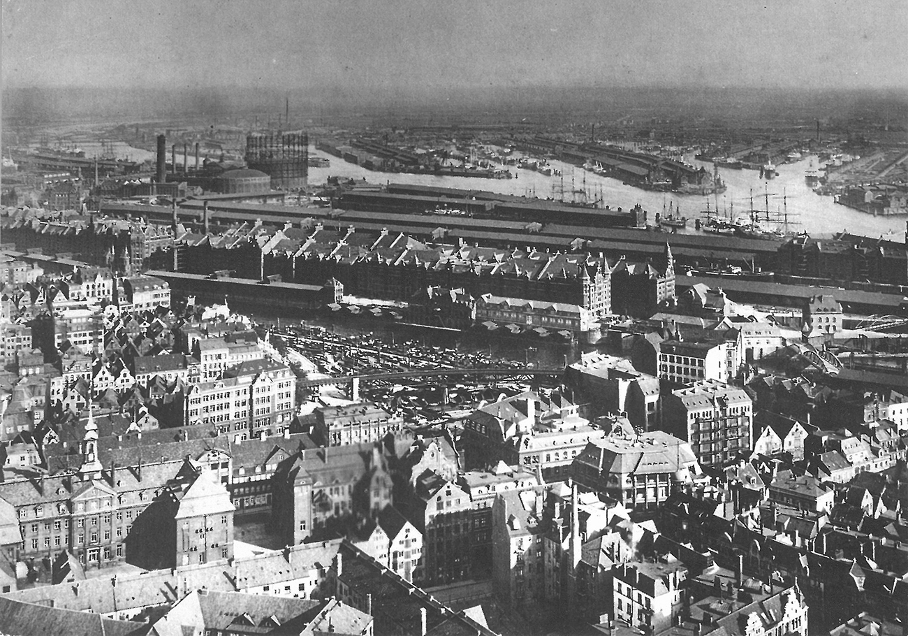 La Speicherstadt en 1930, vue du nord-ouest. © Archives photographiques de l'Office de protection du patrimoine - Anonyme
