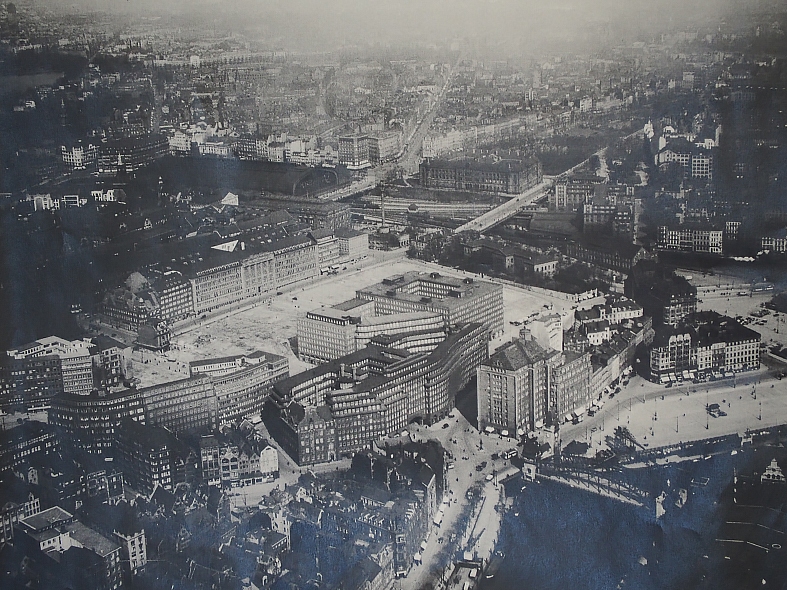 Historische Luftaufnahme Kontorhausviertel mit Chilehaus. © Denkmalschutzamt