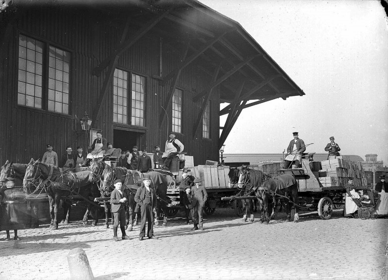 Shed with horse-drawn vehicles. 1899 © Picture Archive Monument Protection Office - Johann and Heinrich Hamann