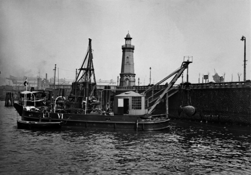 Grab dredger, 1946 © Picture Archive Monument Protection Office - Anonymus