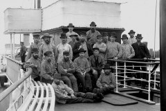 Stevedores on deck. © Picture Archive Monument Protection Office - Johann and Heinrich Hamann