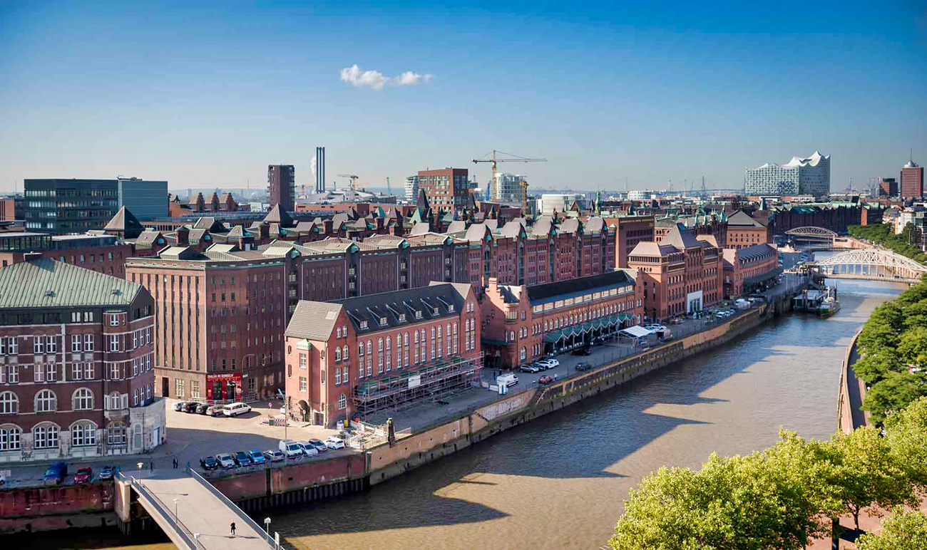 Vue aérienne de la Speicherstadt avec la maison du dialogue.