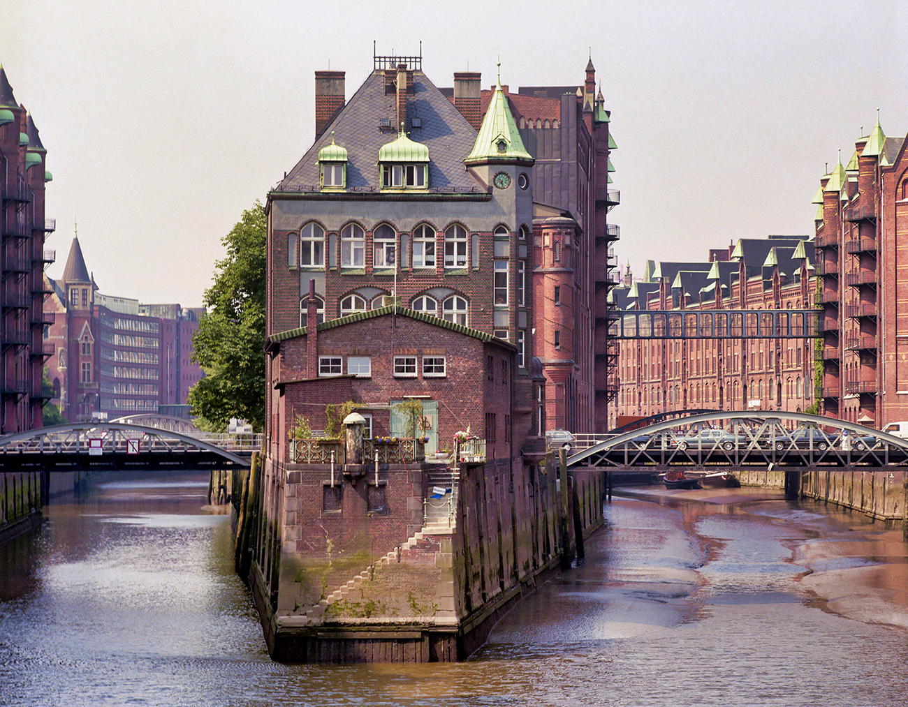 The moated castle of the Speicherstadt